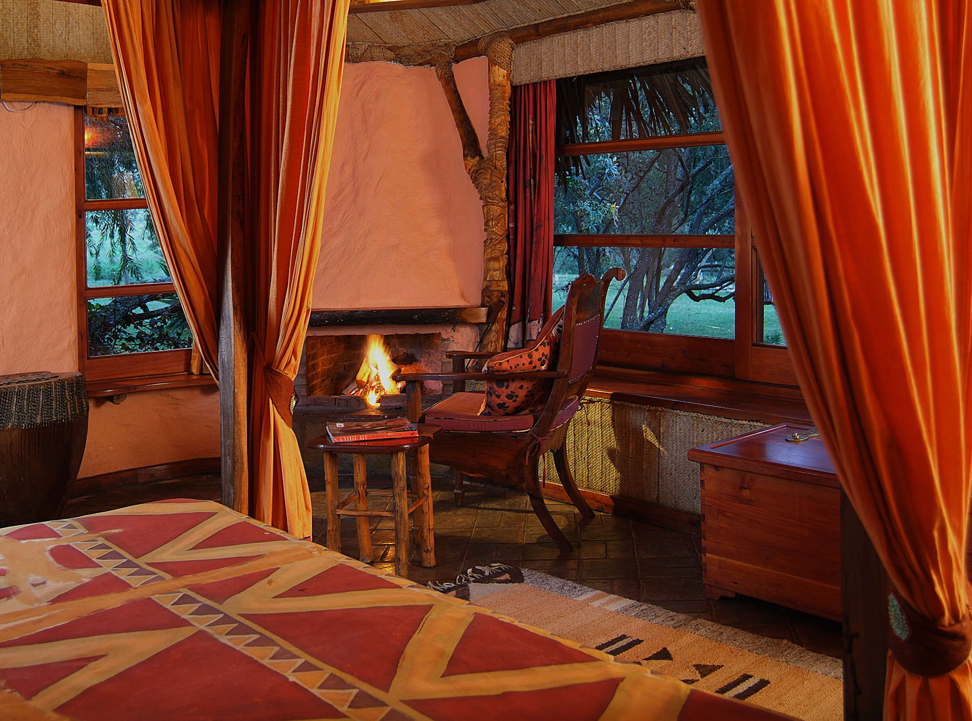 Bedroom Fireplace © Chui Lodge Bedroom Fireplace © Chui Lodge