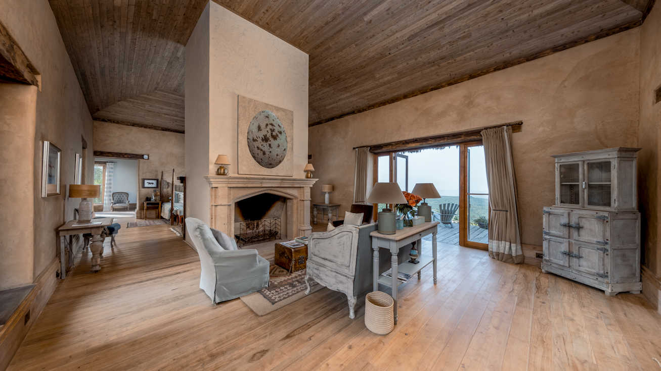 Fish Eagle Sitting Room © Backdrop Agency