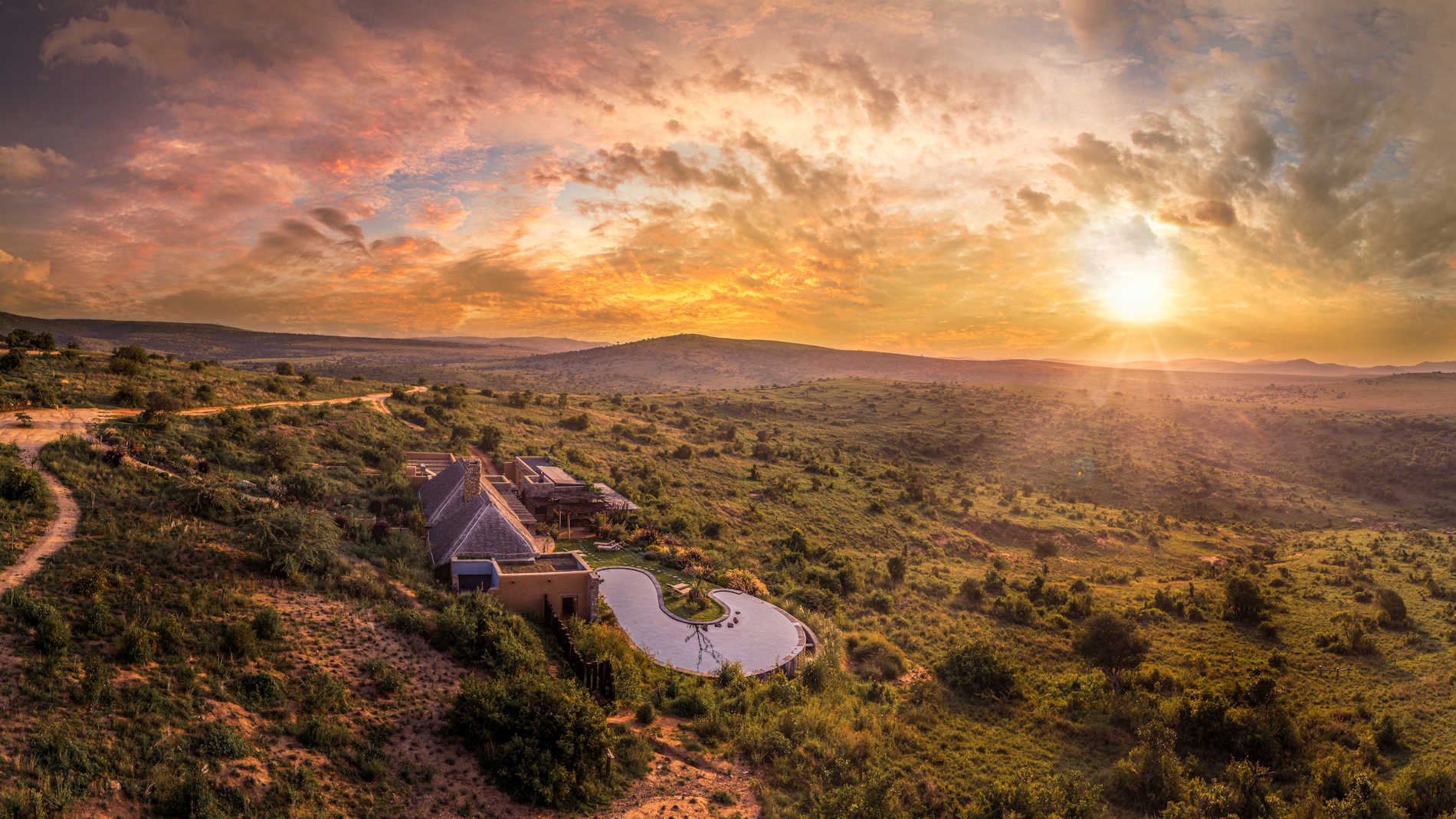Sunset Pool Lengishu © Backdrop Agency